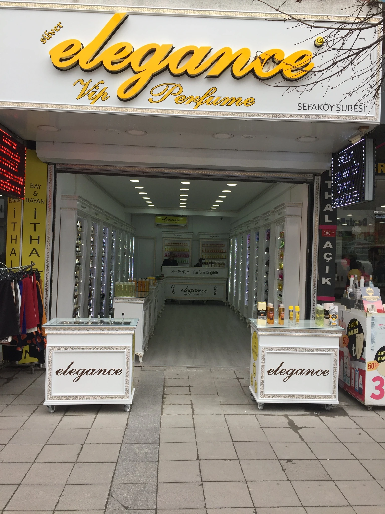 Mağaza vitrini ve dış cephe